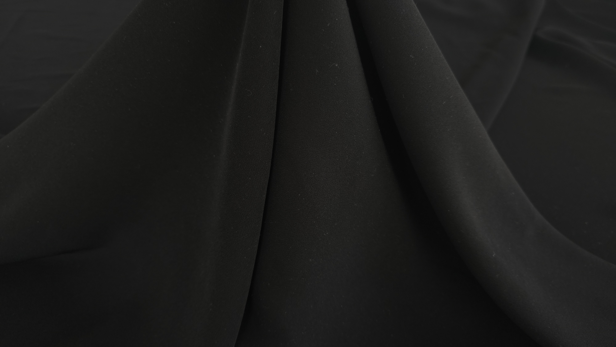 Crep negru intens cu lățime de 1.75m la metru, cod mx37033, suprafață mată