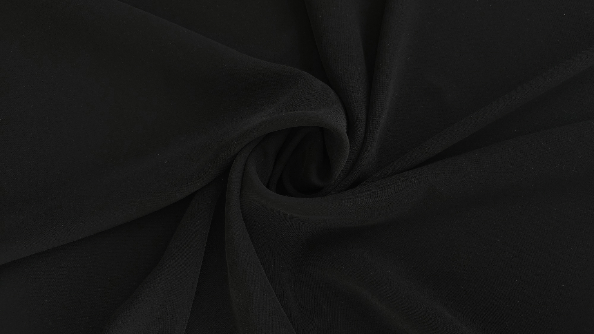 Material crep negru mat strans in spirala