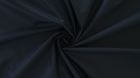 Țesătură bumbac in negru cu elastan rulată, margine material și bandă vizibilă, negru saturat uniform