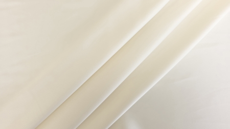 falduri diagonale paralele saten ivory cald unghi general suprafata lucioasa