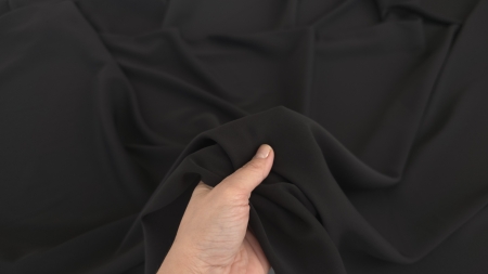 mana tinand crep negru falduri ample cadere stabila latime 150cm