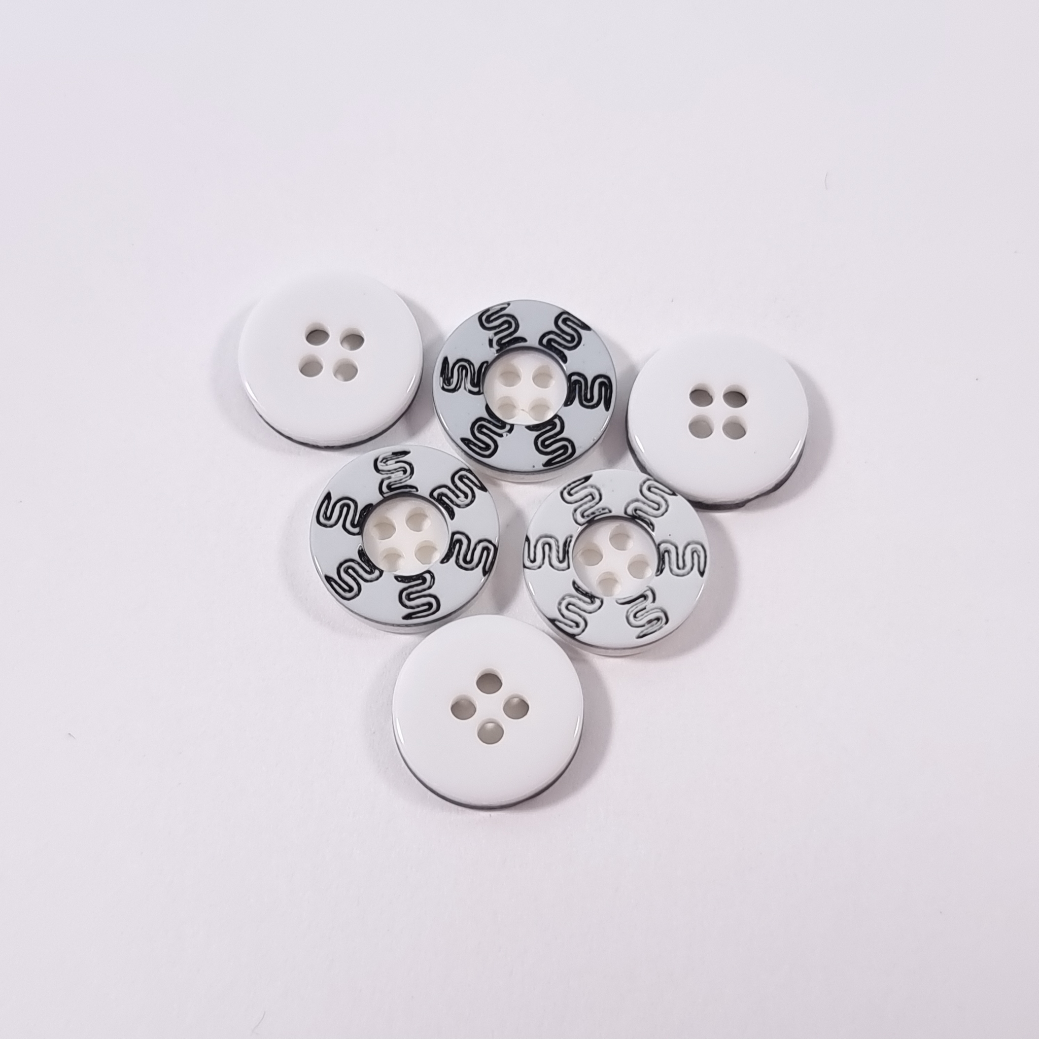 nasturi PCS031 model litera S alb-negru 4 găuri Ø13mm
