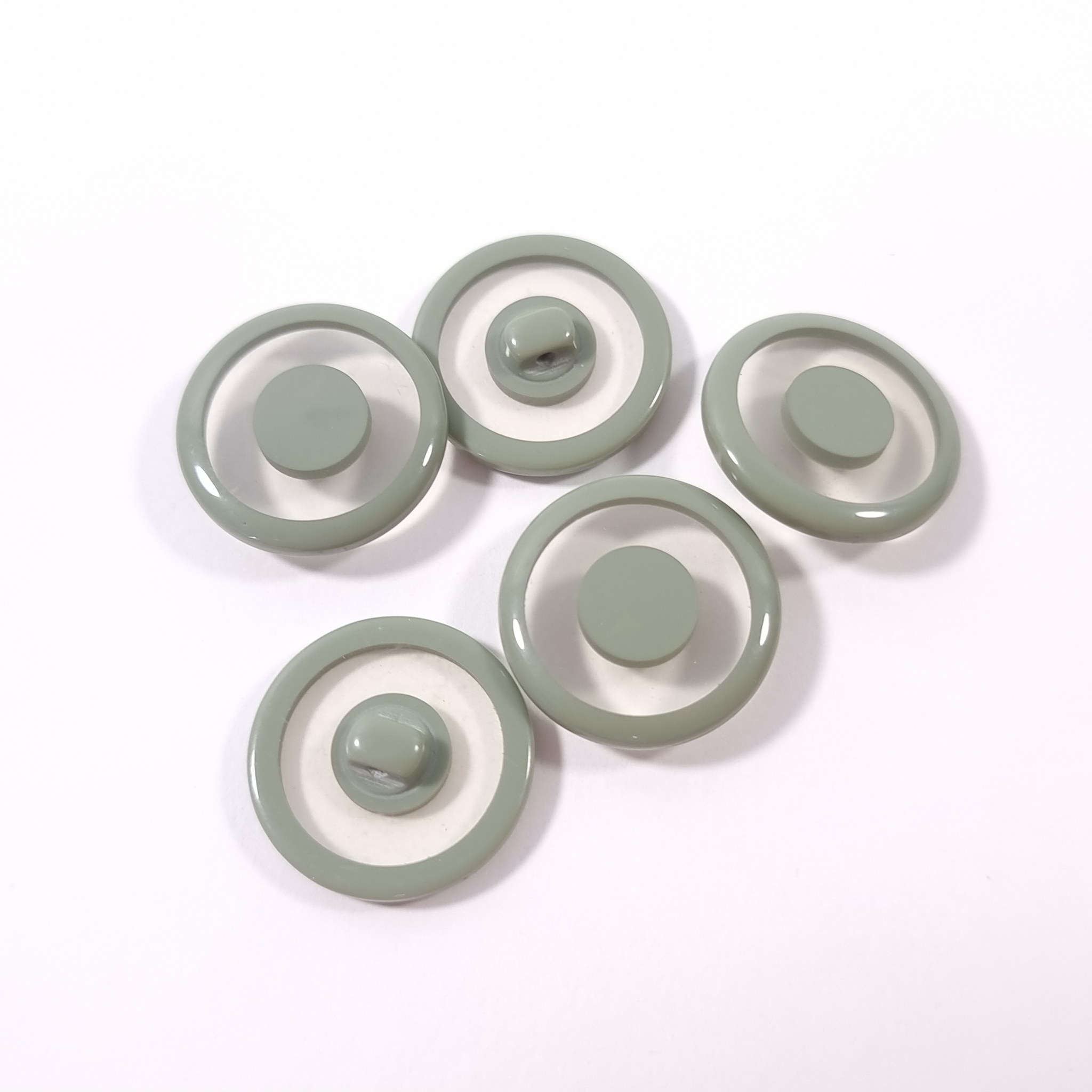 Nasturi verde olive din rășină cu picior Ø22mm și contur colorat