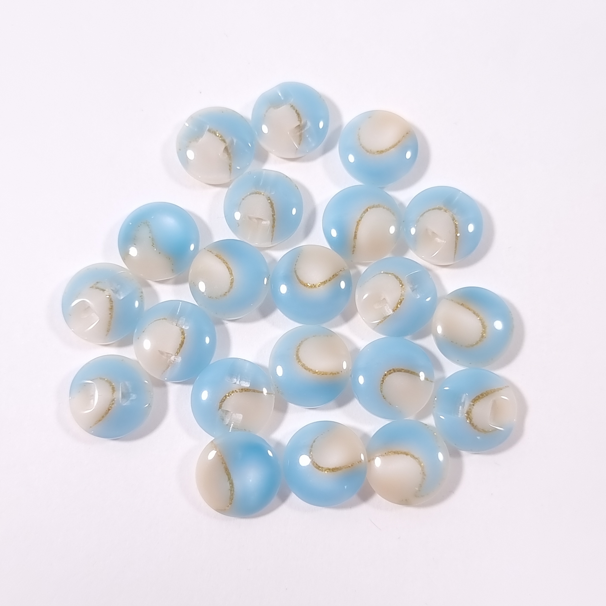 Buline bleu deschis cu miez alb-bej