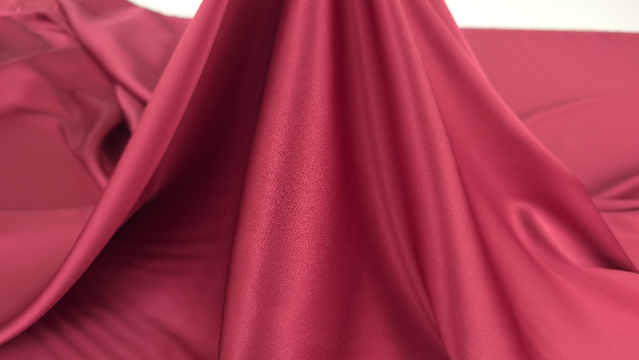 satin matase naturala burgundy la metru cadere verticala luciu cald