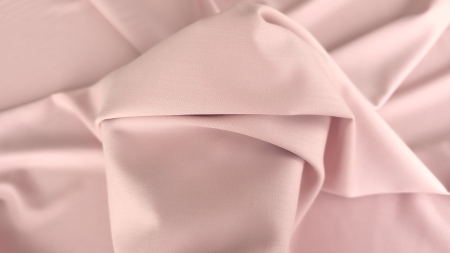 Detaliu tesatura powder pink cu fata satinata si fata cu diagonala fina