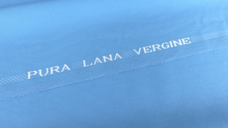 Margine țesută cu inscripție Pura Lana Vergine pe fond bleu