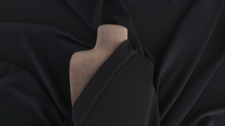 Material negru drapat pe bust de croitorie