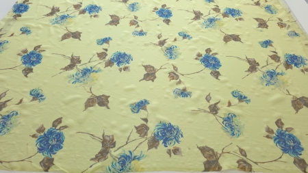 Voal chiffon cu model floral din mătase naturală metraj întins cu crizanteme albastre