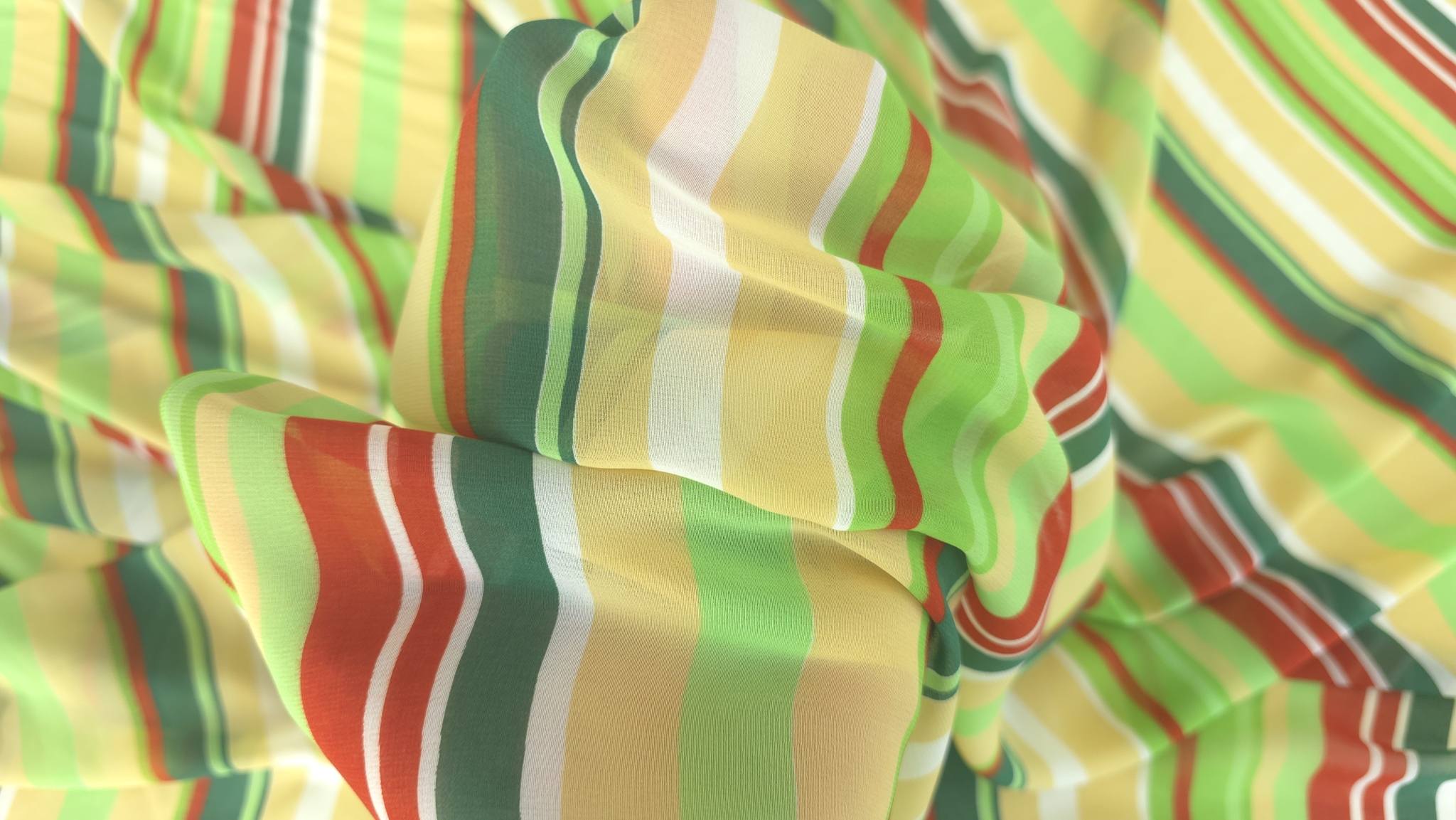 Voal chiffon imprimat cu dungi multicolor strâns în pliuri moi