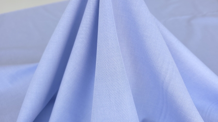 cadere naturala tesatura bleu deschis pentru camasi
