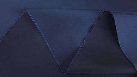margine tesuta a materialului bluemarin, cu fir vizibil