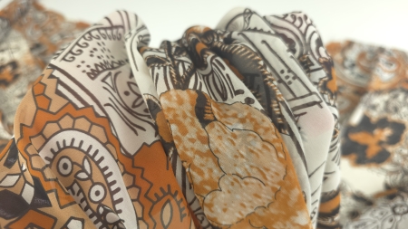 Voal chiffon paisley multicolor la metru pentru eșarfe și bluze