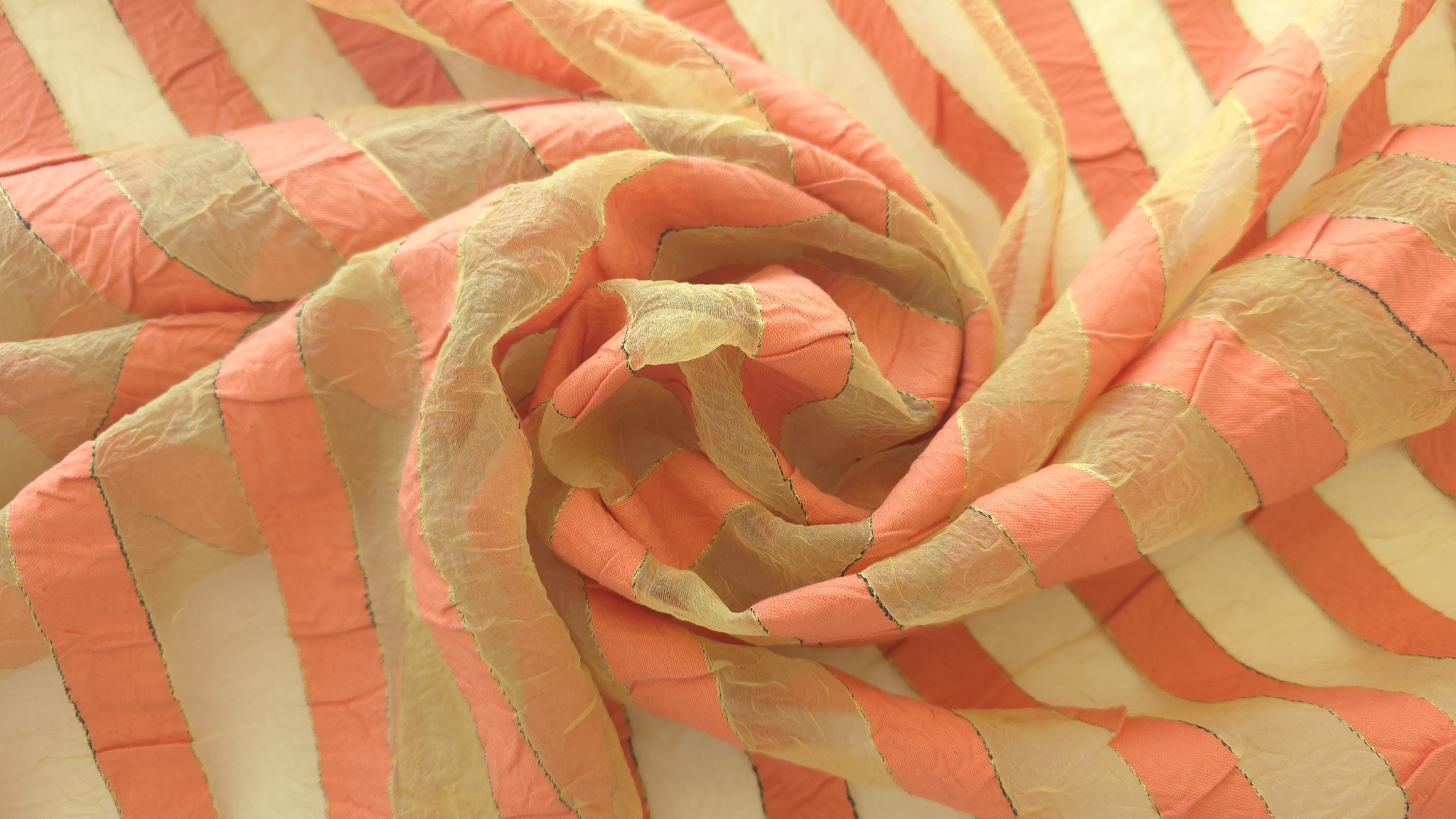 organza transparenta cu dungi portocalii metraj in forma de spirala