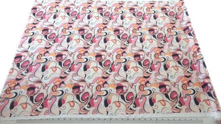satin elastic imprimat cu model abstract paisley desfășurat complet cu rigla de măsurare vizibilă