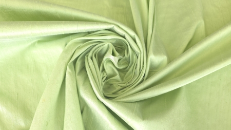 shantung verde lime din matase naturala rasucit in spirala cu reflexe blande