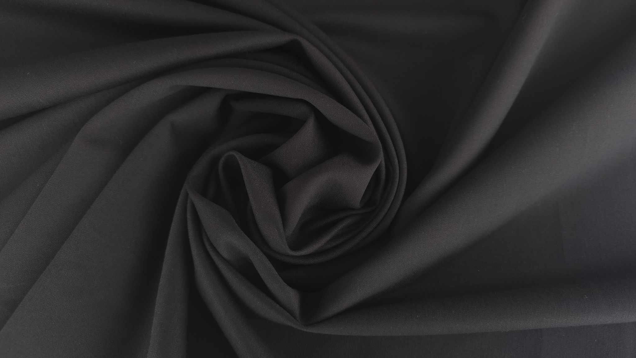 stofa de costum din lana neagra rasucita in spirala