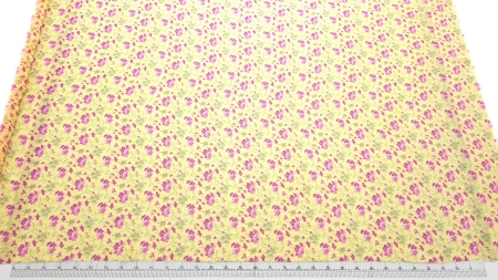 Garza cu imprimeu floral din matase naturala cod PCS164EV61C asezata pe masa cu rigla