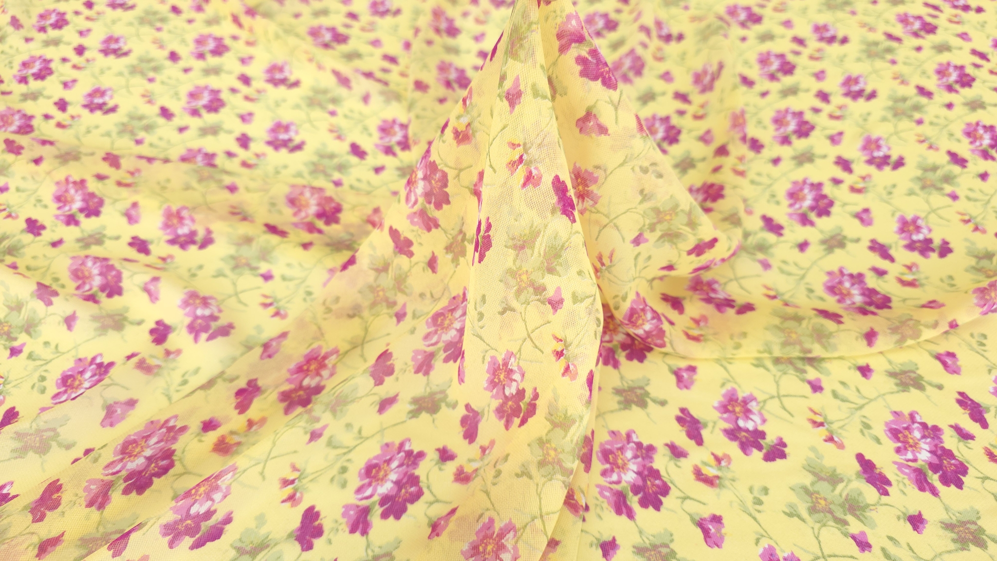 Garza vaporoasa cu print floral la metru cu cadere naturala si fluida