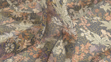Material transparent cu imprimeu floral multicolor in cadere naturala