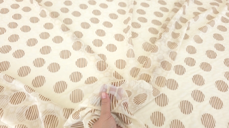 Voal transparent imprimat geometric adunat in pumn