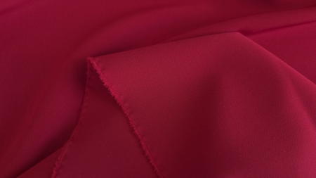 crep bistrech rosu inchis colt indoit margine tesatura vizibila