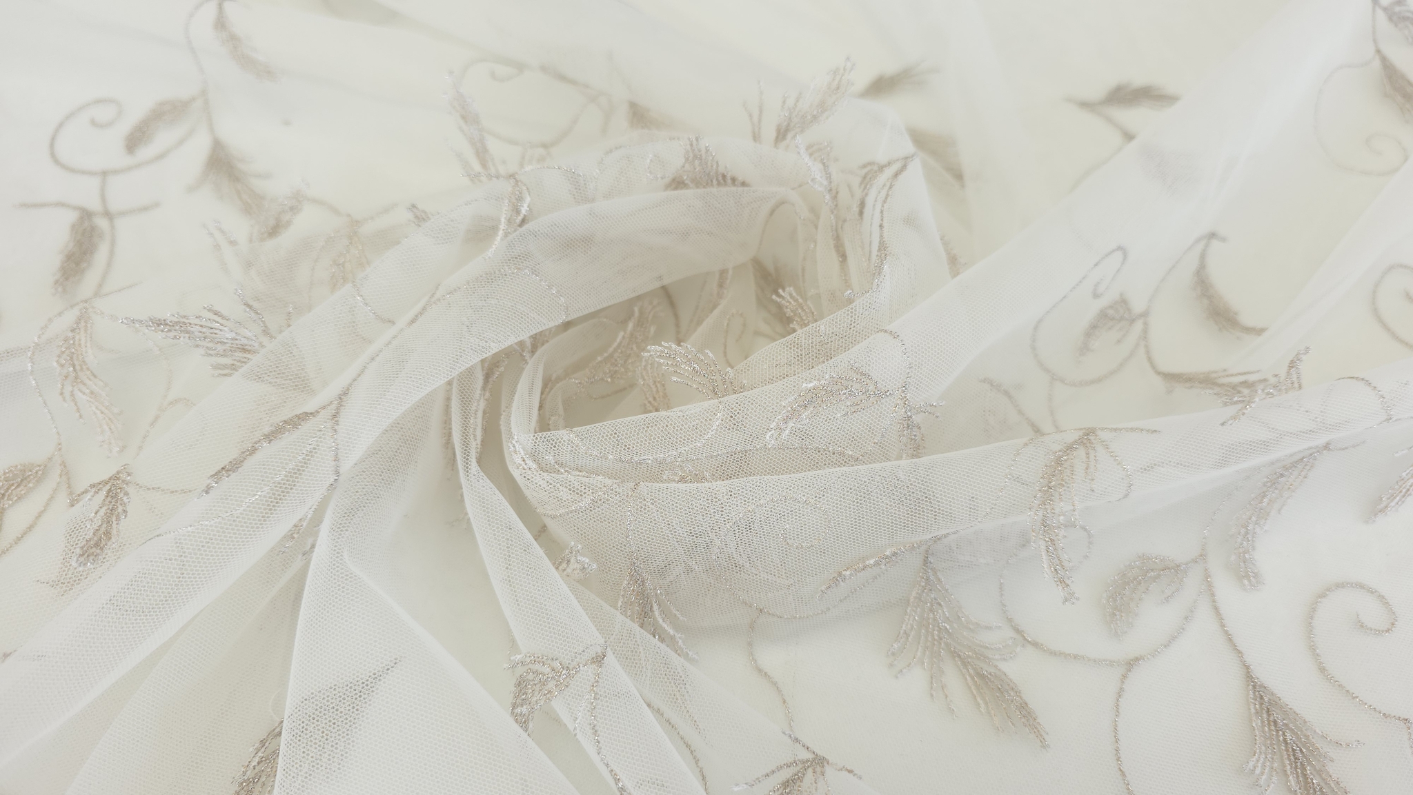 material textile cu crengute strans in spirala