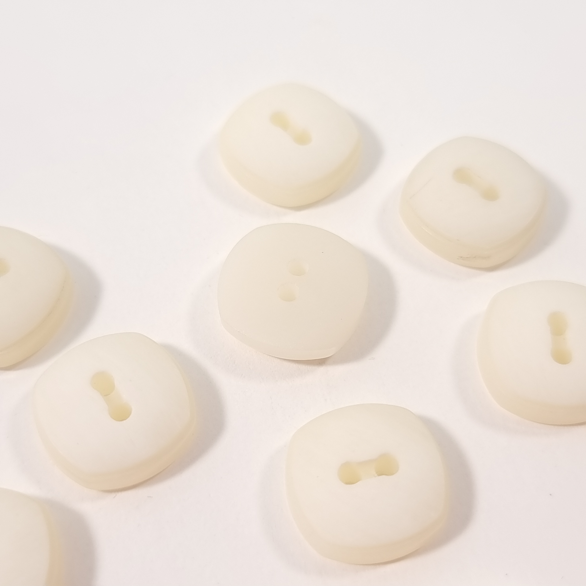 Nasture pătrat ivory, dimensiune 15 × 15 mm
