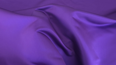 valuri largi violet cu doua cute suprapuse si umbre adanci