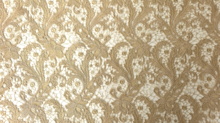 Dantela sparta tip macrame in nuante nude intinsa pe toata suprafata