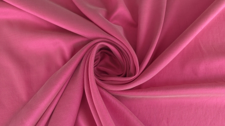 Mătase naturală cu luciu sidefat răsucită în spirală, nuanță roz magenta