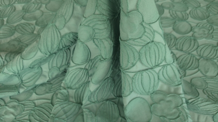 Brocard cu relief 3D la metru în verde mint, cu cădere amplă