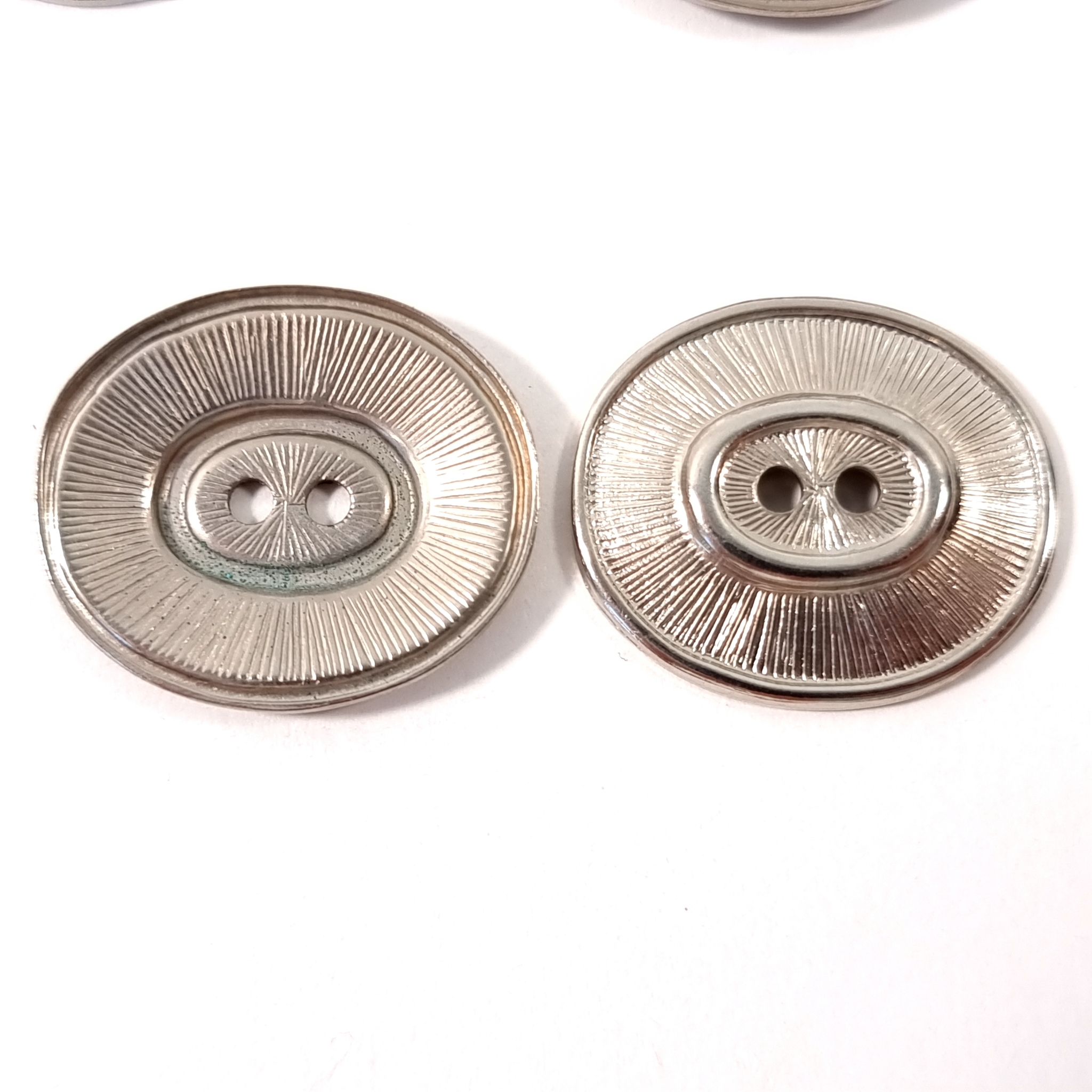 Nasturi metalici ovali cu 2 ochiuri de 37 x 23 mm PCS139, argintii, Evelin Textile
