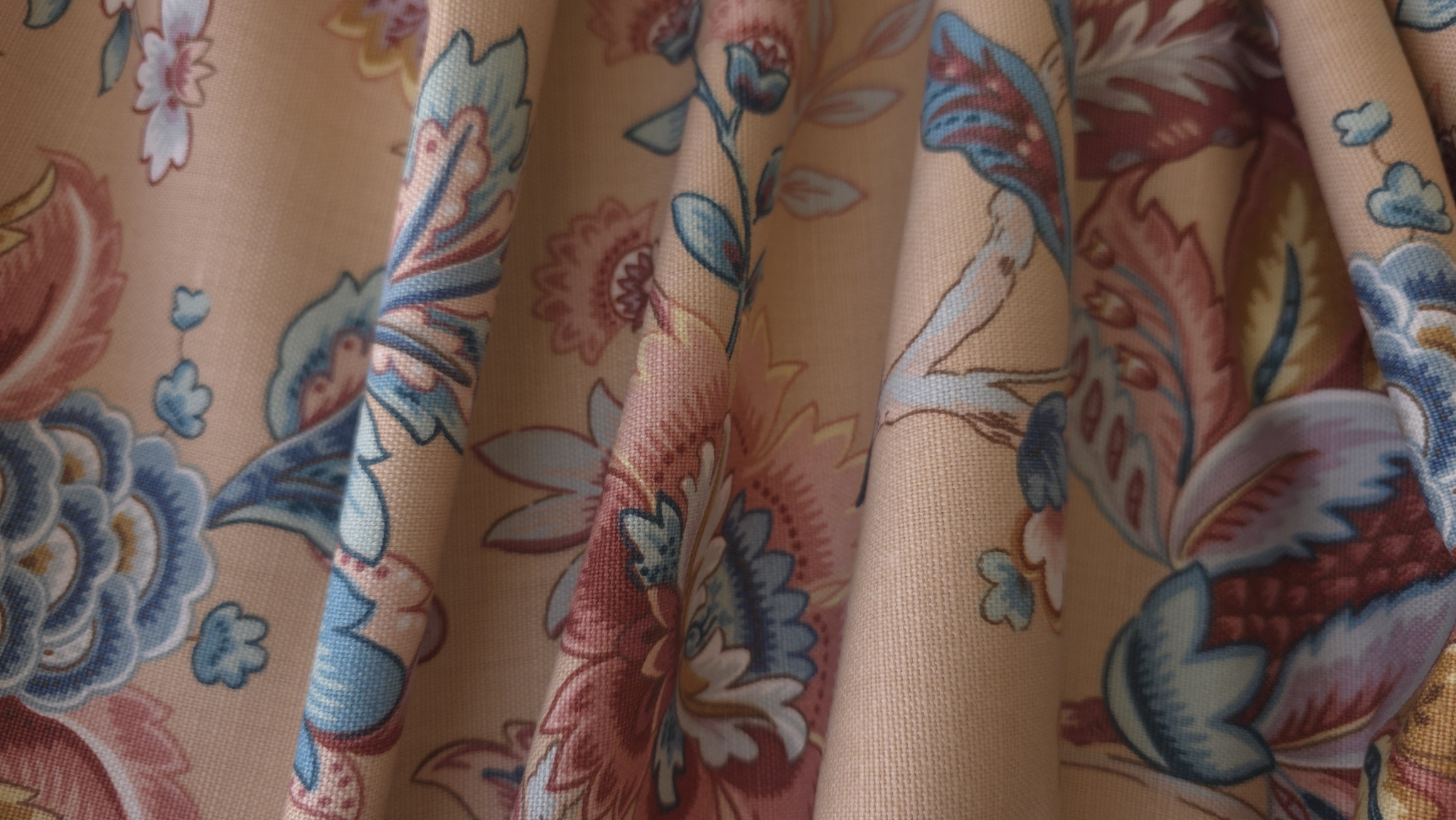Pliuri adânci cu decor baroc multicolor