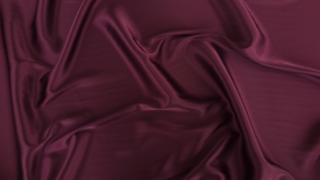 Satin burgundy wine așezat în falduri ample, cu luciu moderat pe suprafață
