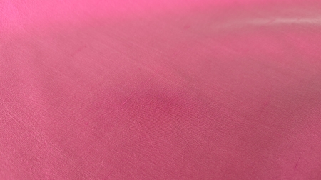 Shantung subtire roz magenta cod PCS199, suprafață netedă cu luciu sidefat