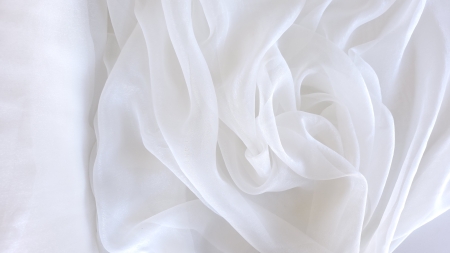 Voal off white perlat din matase naturala, cod 87089-EV66D, prezentat în cadru general