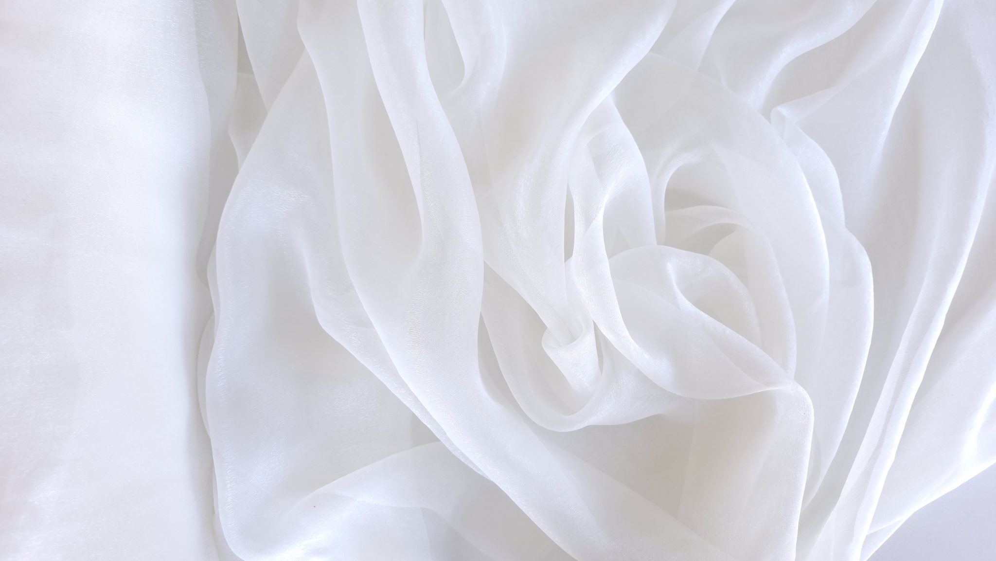 Voal off white perlat din matase naturala, cod 87089-EV66D, prezentat în cadru general